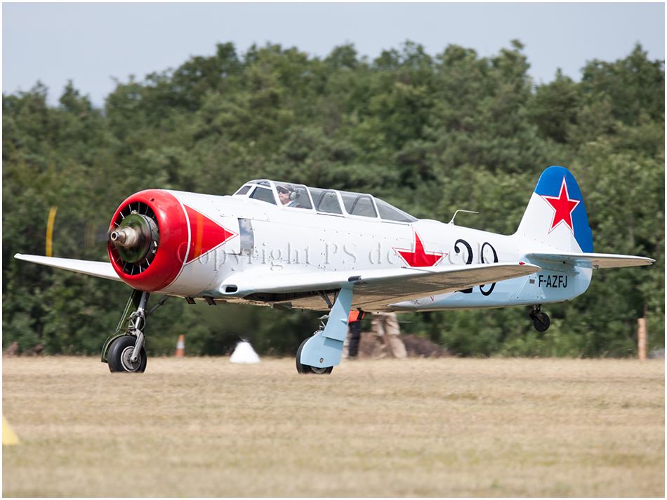 Yak 11 airplane photographs